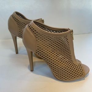 Steve Madden tan pumps Size 8 1/2